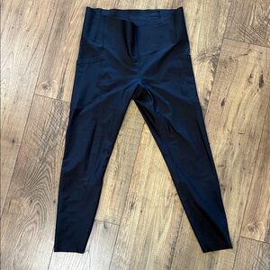 Old Navy high waisted power soft sculpt 7/8 Leggings size medium petite